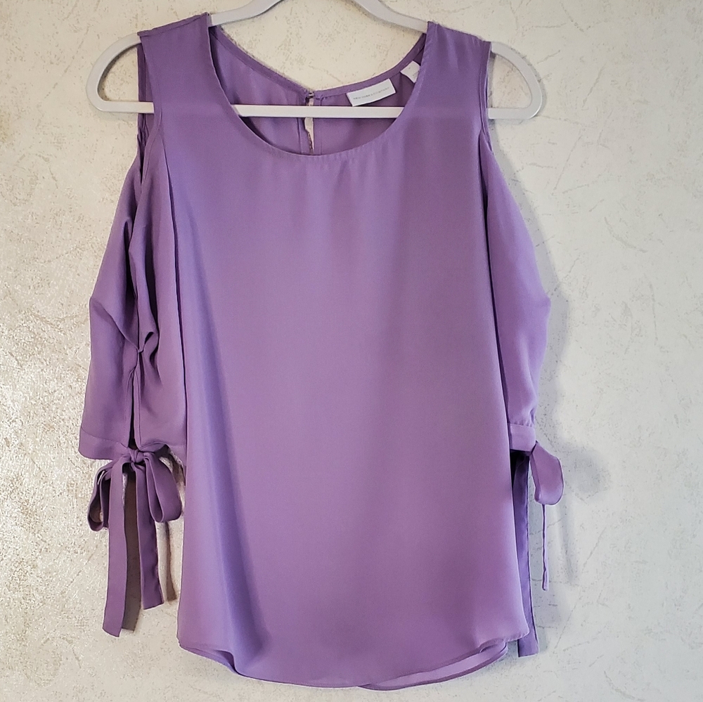 New York & Company Purple Short Sleeve Cold Shoulder Blouse Size:S